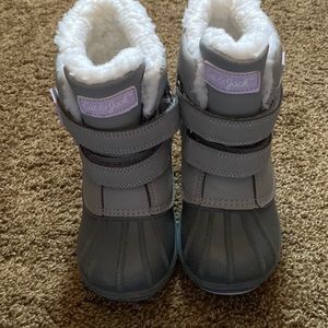 Kids cat and Jack snow boots . Size 10 basically new .